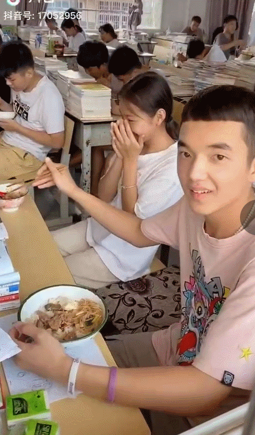 2020这些瞬间，笑着笑着就哭了