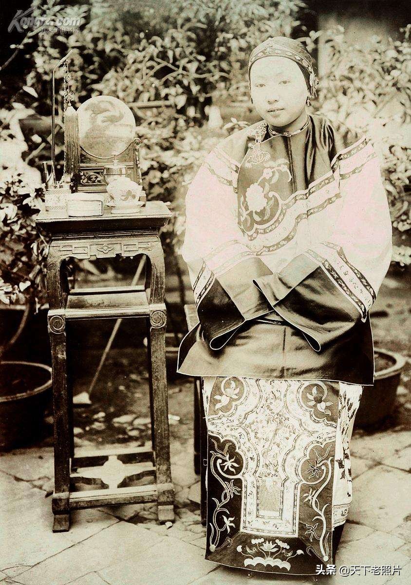 1900年代法国人方苏雅拍摄的云南昆明照及手绘地图