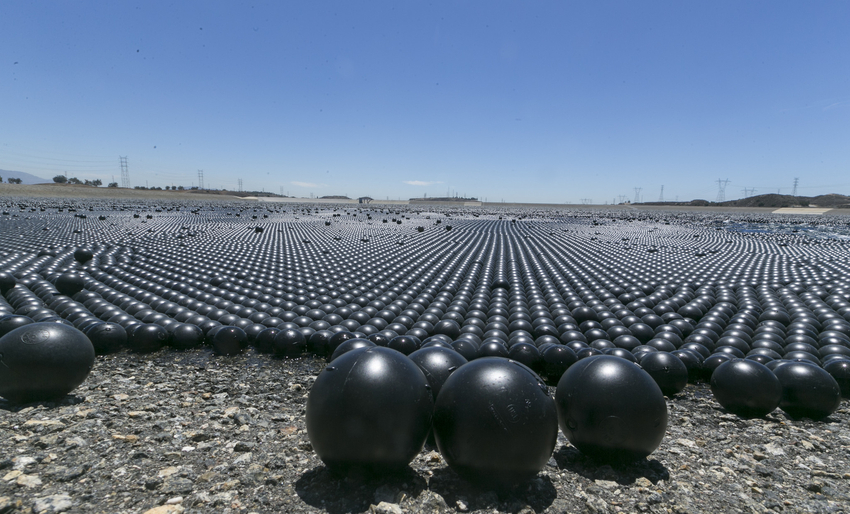 美国为什么要给水库，铺满黑色塑料小球？六年过去现在怎么样了？
