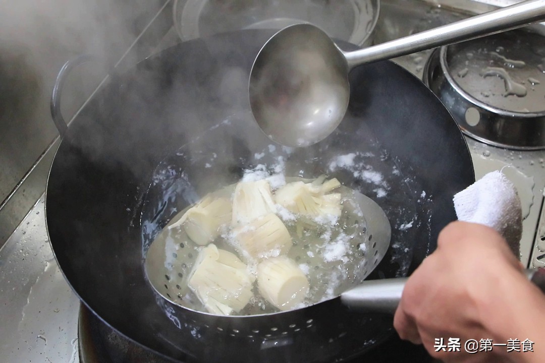 图片[7]-菊花杏鲍菇做法步骤图 杏鲍菇这样做好吃又好看！过年用它待客-起舞食谱网