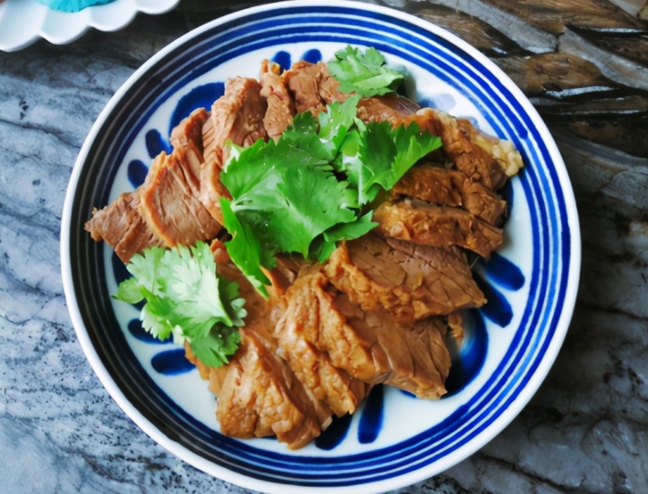图片[1]-卤牛肉的做法步骤图 怎么切都不散-起舞食谱网