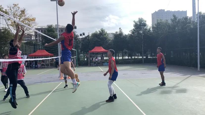 云南农大附中学生排球队斩获两冠一季 再创辉煌