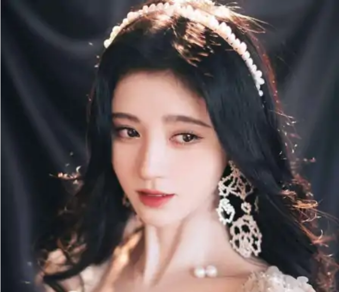 鞠婧祎人设被质疑，有点娇气过头，总是使用替