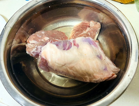 图片[2]-炖羊肉时 别直接下锅焯水 多加1个步骤 羊肉鲜嫩多汁还不膻-起舞食谱网
