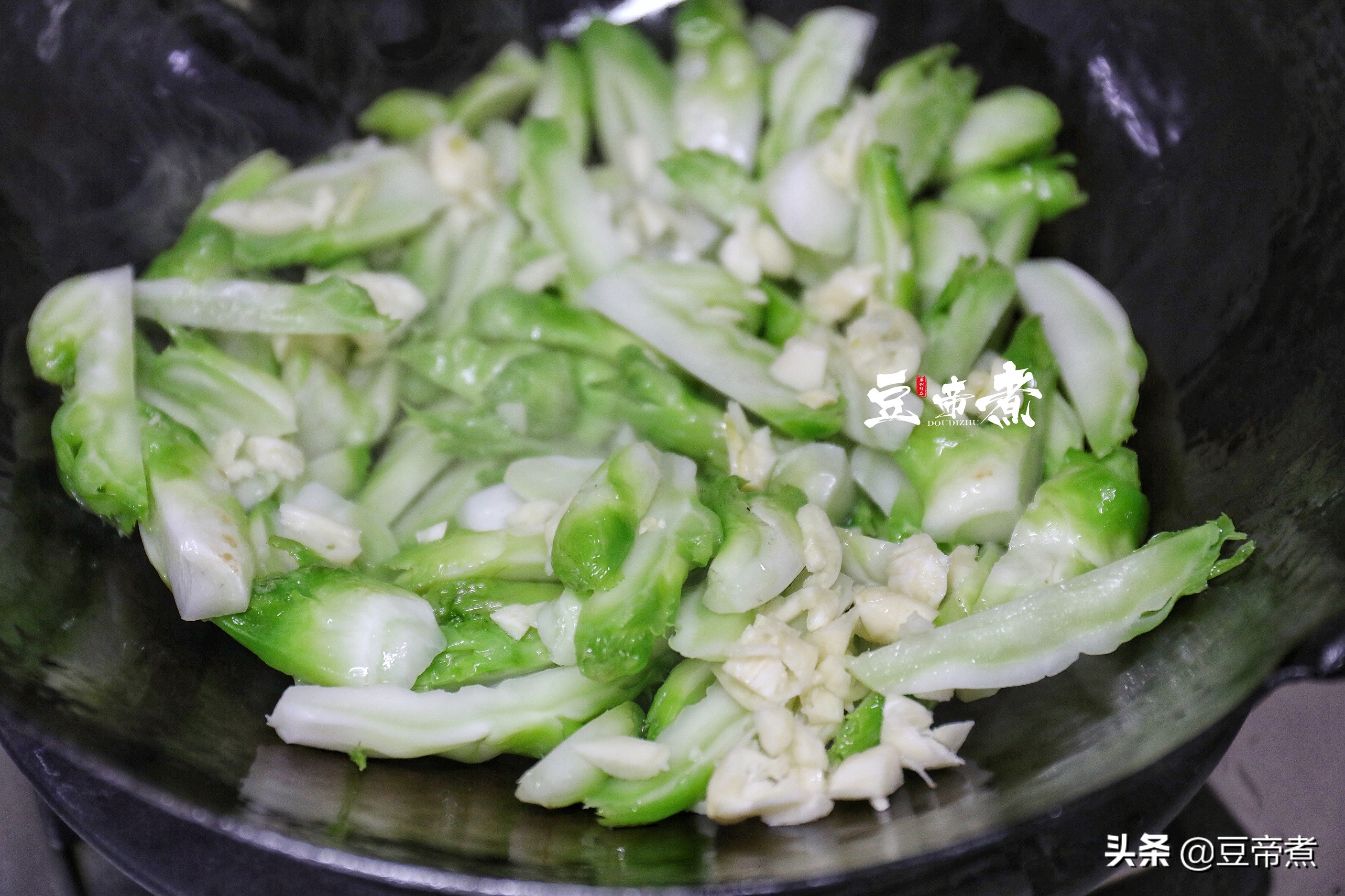 燒兒菜要想不發黑，一定要加這一步，照我這麼做比飯店的都好吃