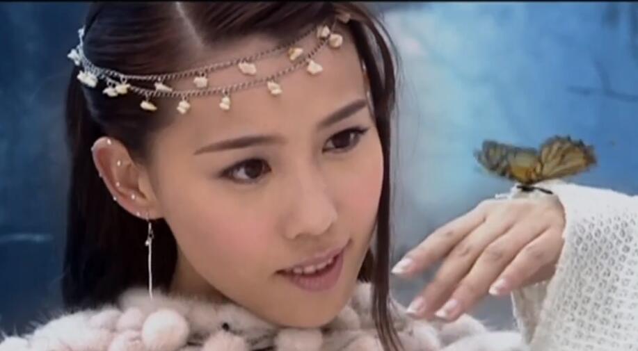 求求演员们，做烤瓷牙颜色悠着点，“夜光牙齿