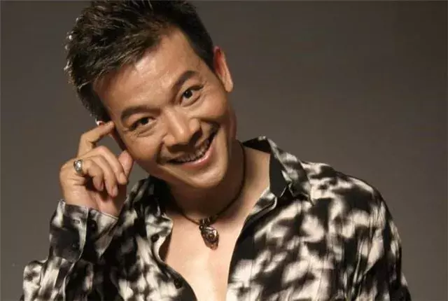 《龙在江湖》丧波,入行36年第一次拿奖,网友:好演员的春天来了
