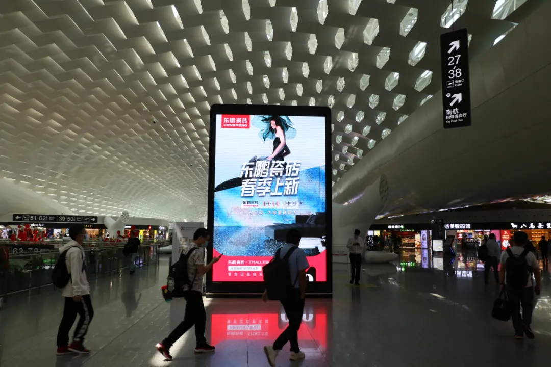 五一黄金周高能|东鹏携新品广告亮相全国核心地标,彰显品牌实力