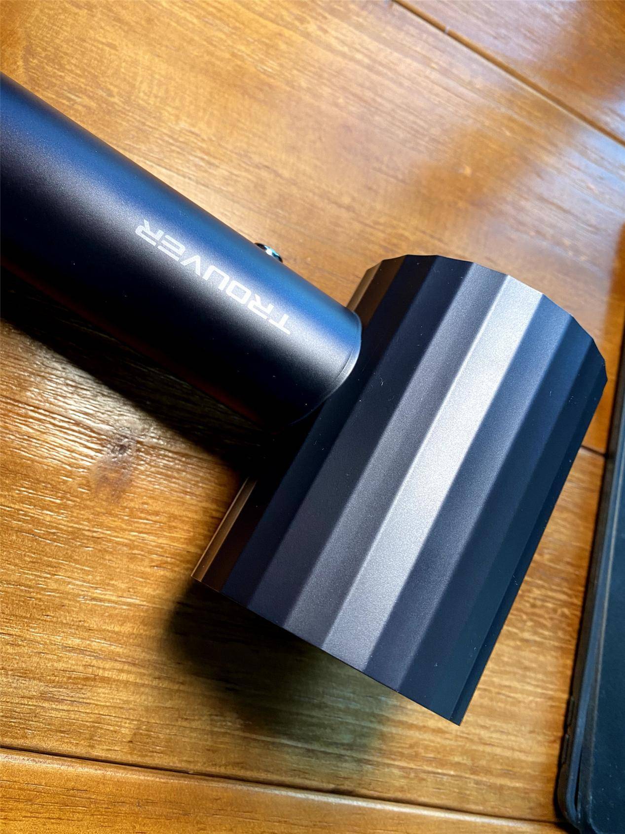 大未高速吹风机：年轻人的科技时尚新宠