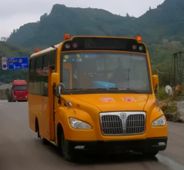 ��ɽ��죺�򡰺�У����˵��