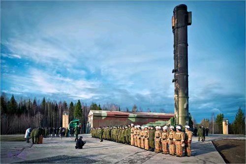 头号反美强国终于动手了，火箭军频繁异动，56个亚洲基地全被瞄准