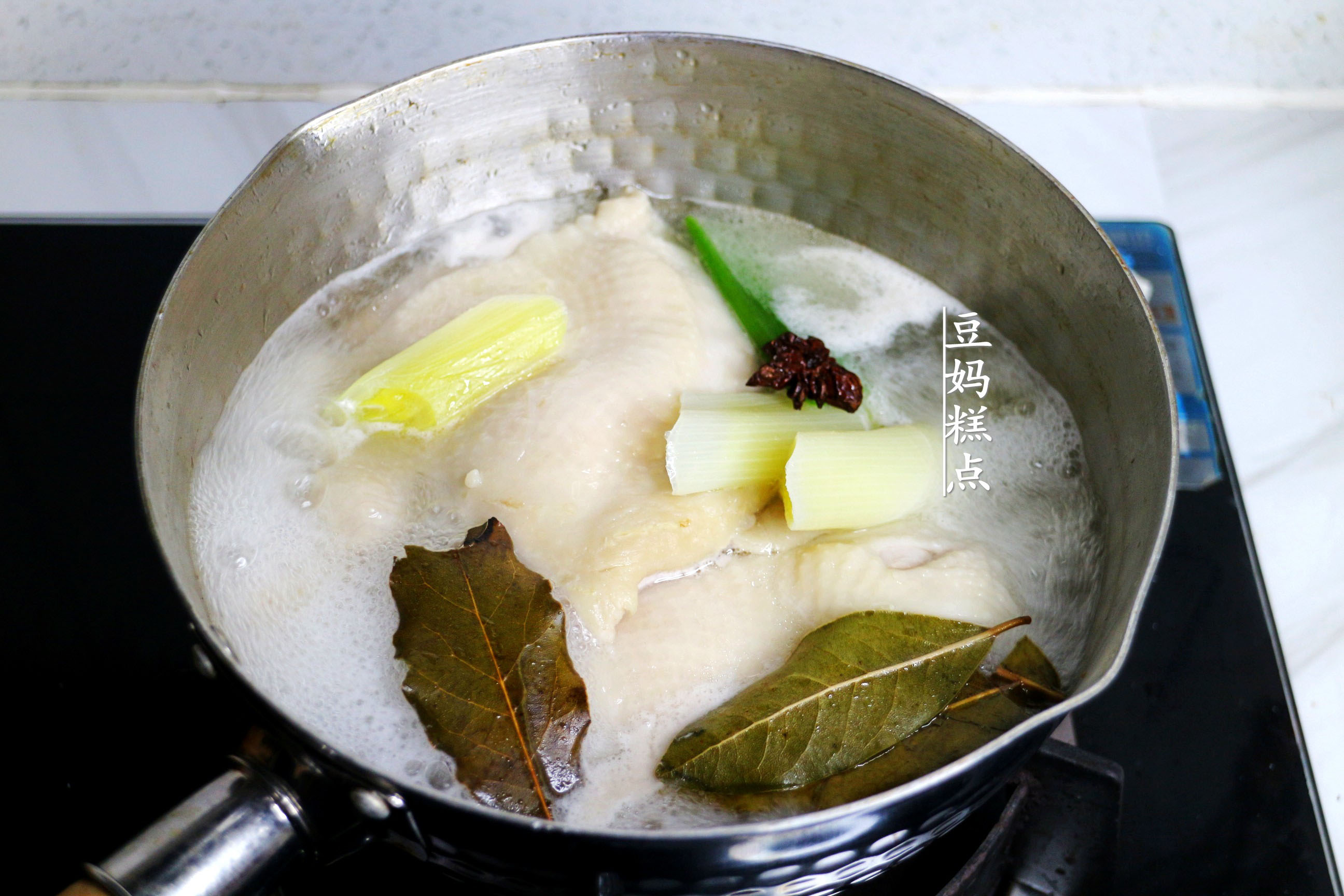 大年三十，做“口水雞”，這樣切一切就上桌