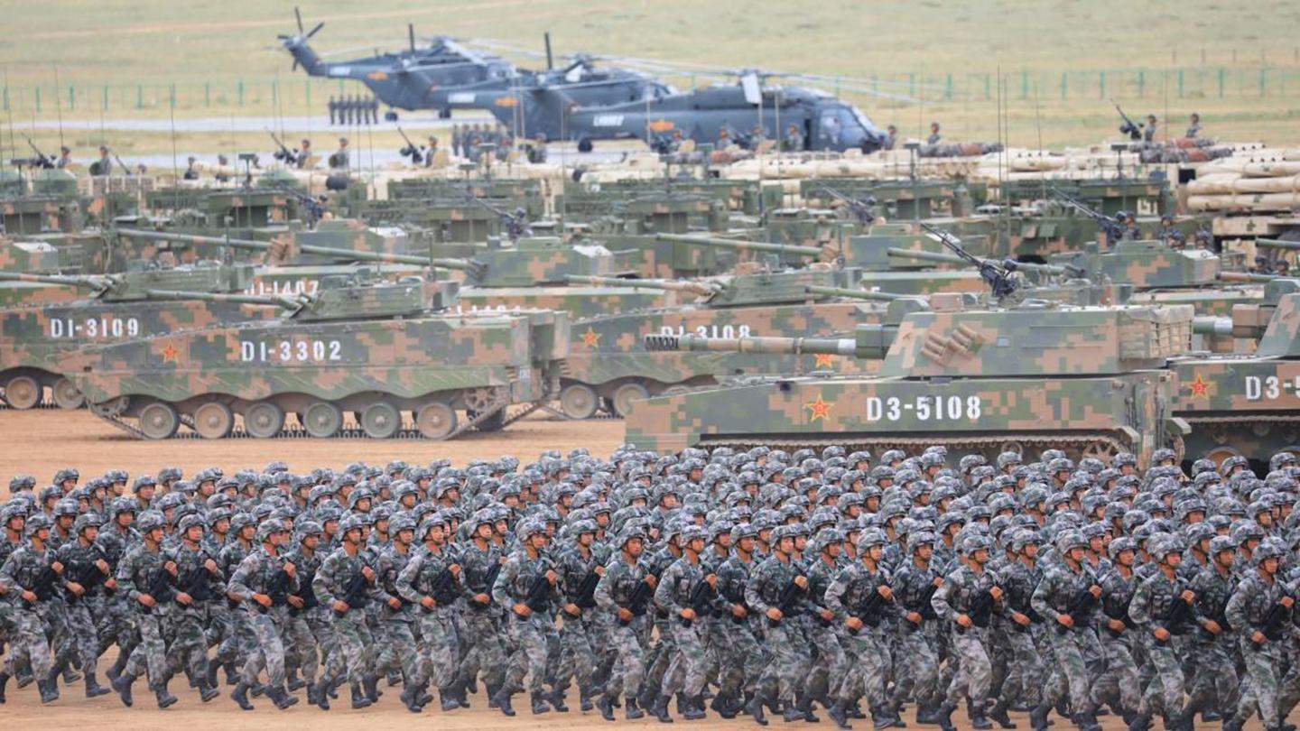 拜登要中国按美国意愿行事，美专家：小心中国用军备竞赛拖垮美国