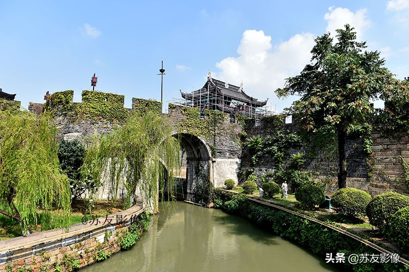 中國唯一保留完整的水陸古城門—盤門