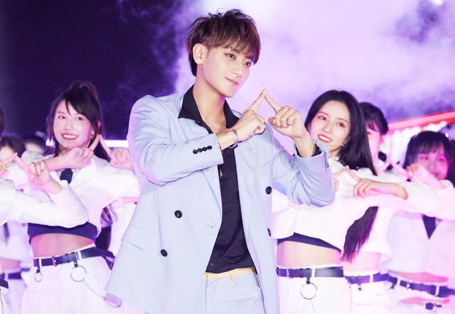 未播即完爆《青你2》《创3》？这档综艺再被人民文娱点名