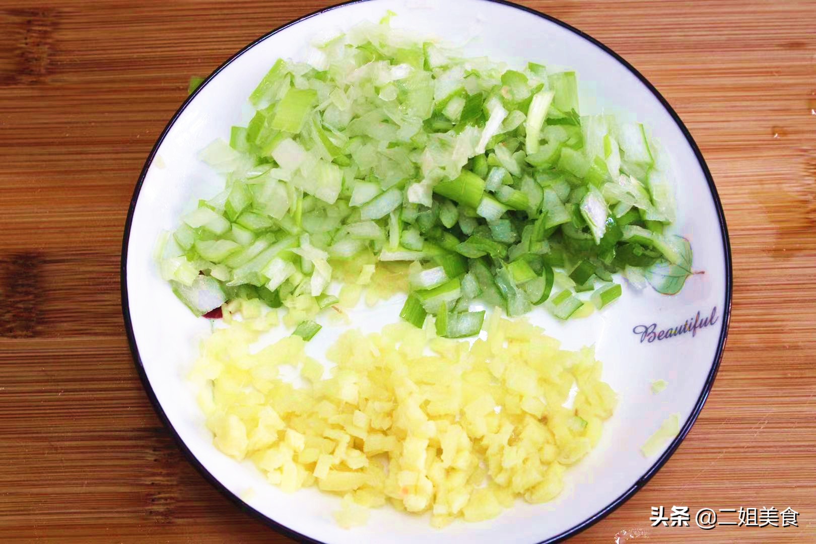 用胡萝卜和粉条做包子原来这么好吃，比白菜馅鲜，比韭菜馅还香