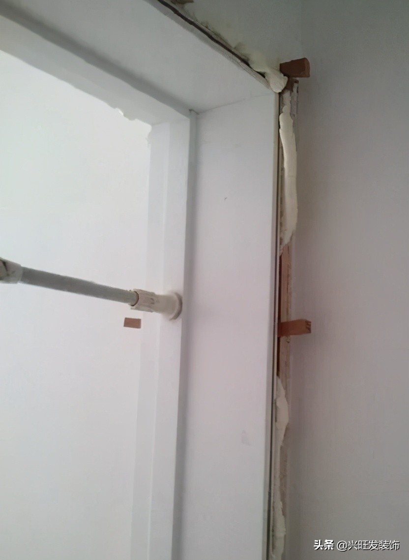 Install the door frame, the door master only uses foaming agent!Now the
