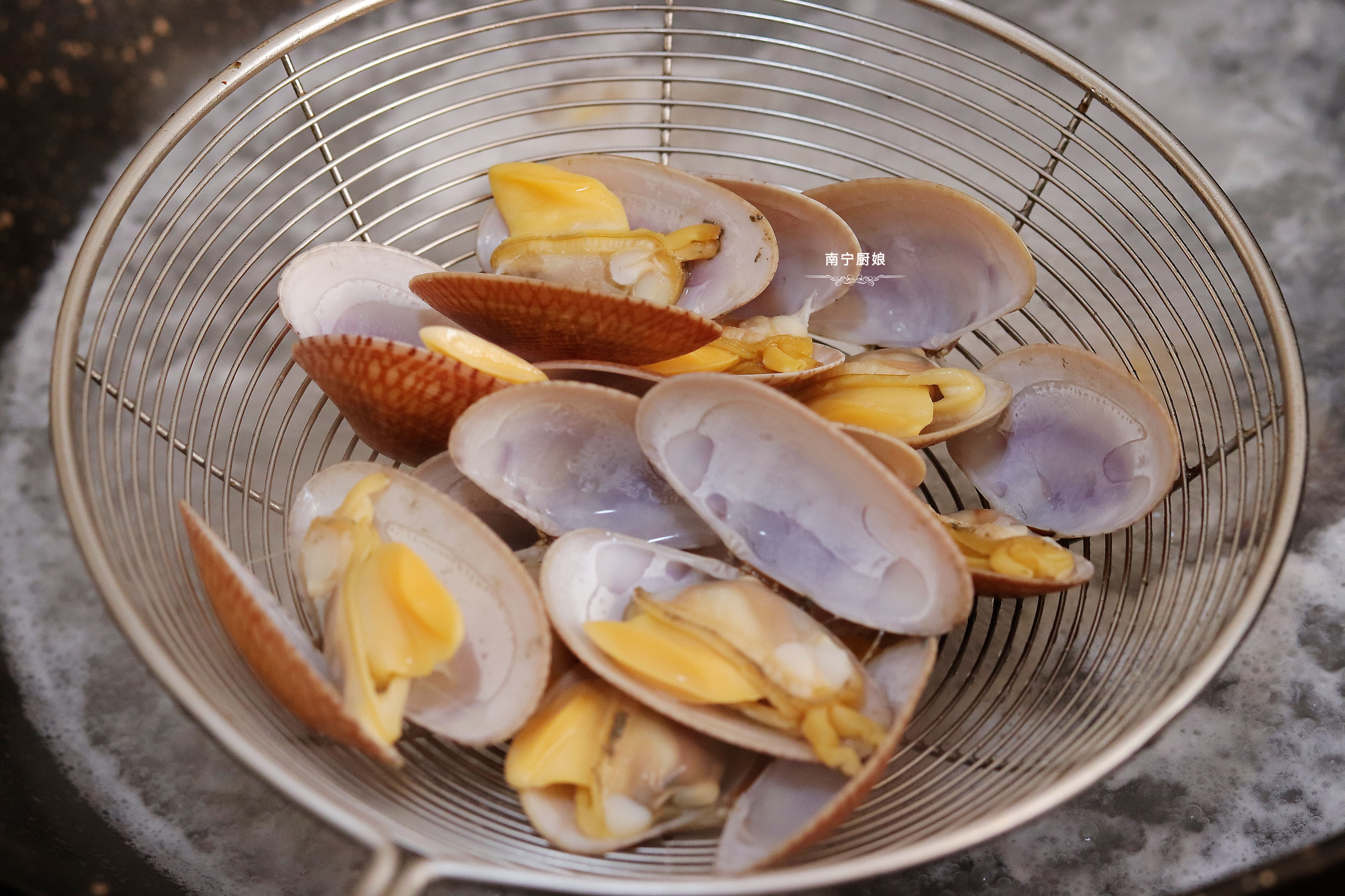 My favorite bowl of soup in autumn, the soup is sweet and nutritious, every time I make a pot, I will drink it up.