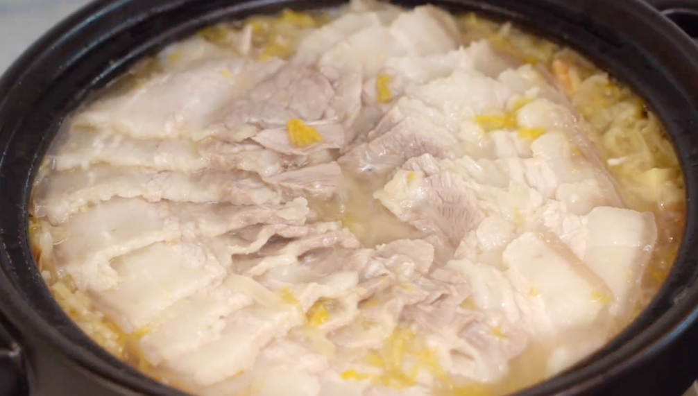 秋天煲一锅五花肉，酸爽开胃又解腻，大人小孩都爱吃，汤汁都不剩