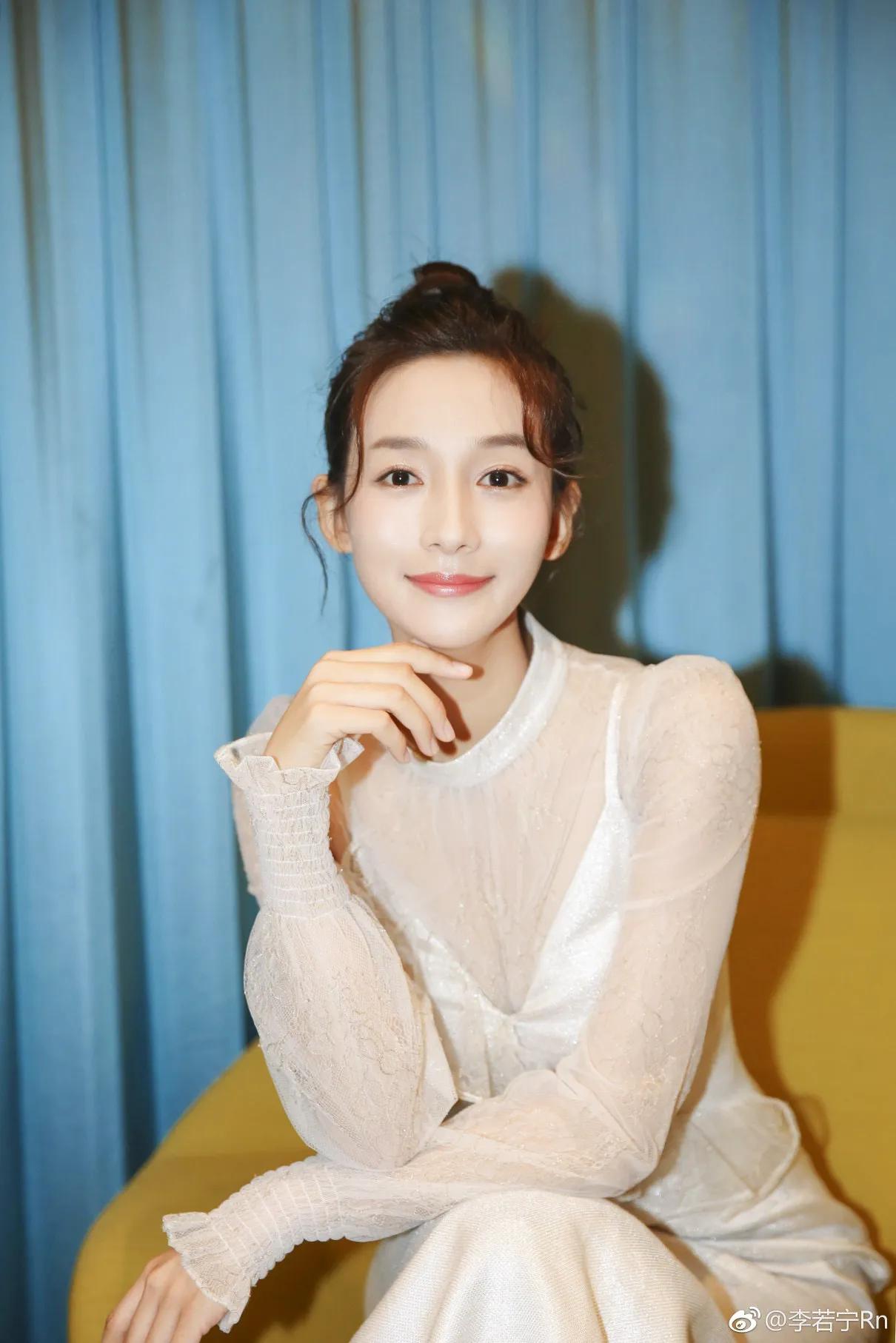 Beauty star Li Ruoning, good figure, good-looking - iNEWS