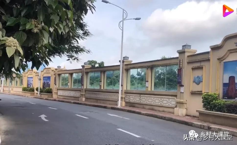 中国在中缅边境、中越边境修起了“隔离墙”。