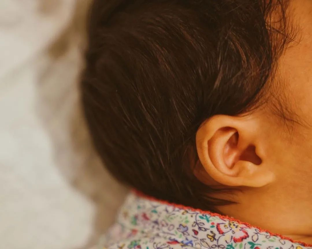 37岁周柏豪再度当爸，儿女双全凑成“好”字，发长文感谢圈外老婆