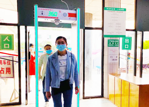 金堂县医疗机构首台红外热成像测温门在金堂县叁医院安装完成