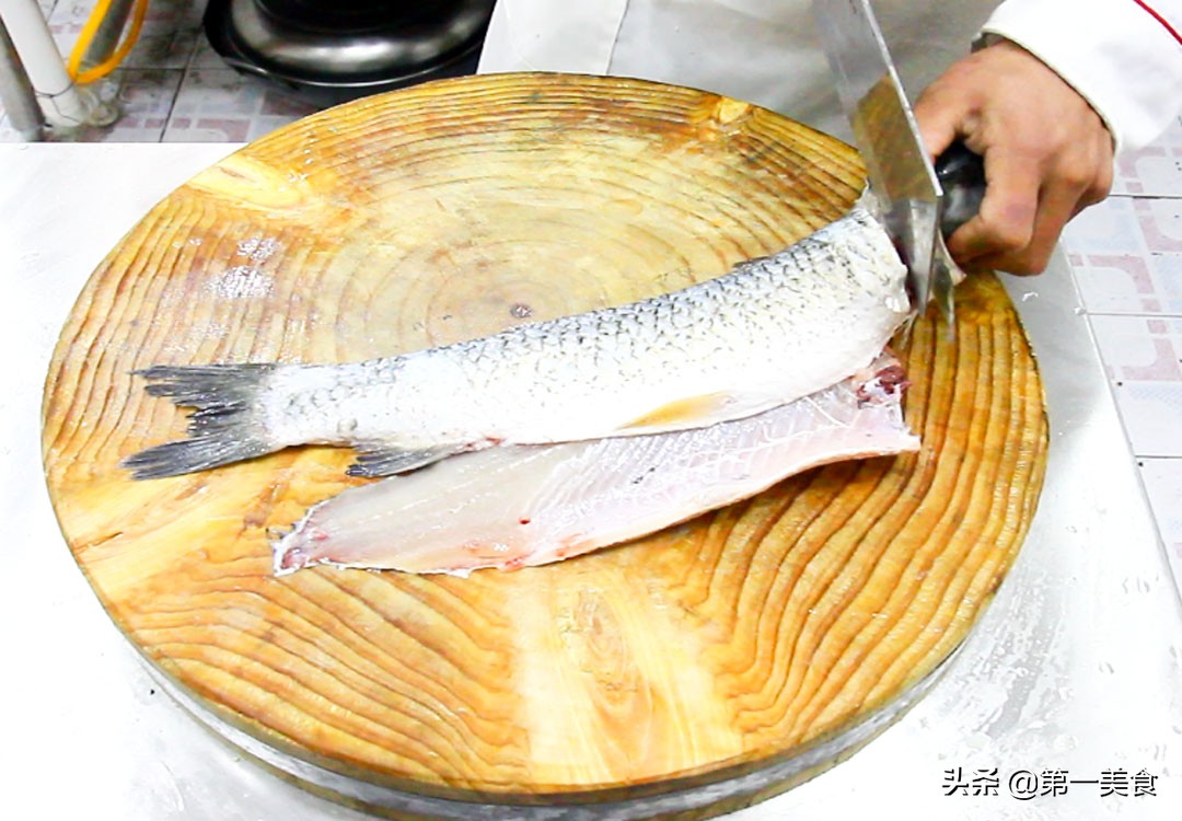 图片[2]-厨师长分享地道酸菜鱼 汤汁鲜香又开胃 鱼片嫩白又不腥-起舞食谱网
