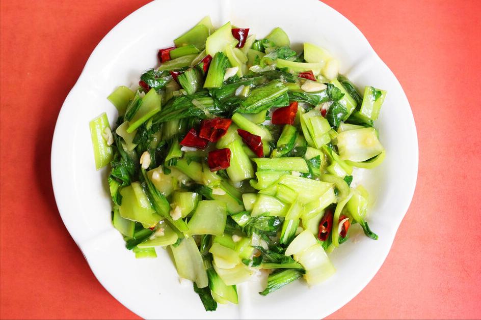 Stirfry green leafy vegetables, you can't just put them in the pot