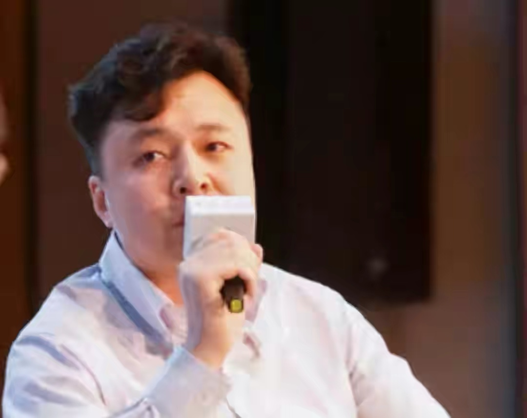 孟晚舟获释感恩祖国，丈夫三年不离不弃，妹妹姚安娜也发文庆贺