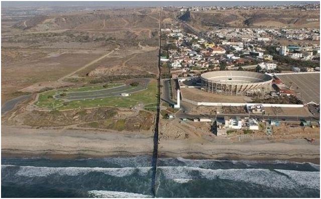 特朗普终于让步了！35天后，美国政府暂时重开