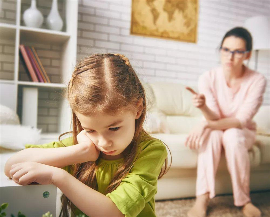 别再吼孩子了！当孩子犯错，妈妈学会说3句话，孩子越来越出色