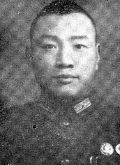 1937年，陈赓赤着脚参加国民党的宴会，宋希濂说：他就是这个脾气