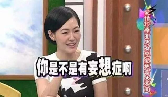 42岁小s与老公许雅钧罕同框，两人亲密搂肩，甜蜜状态似初恋