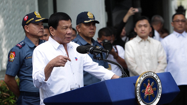 菲律賓軍方和總統唱反調，對中國放狠話，杜特爾特火速發聲