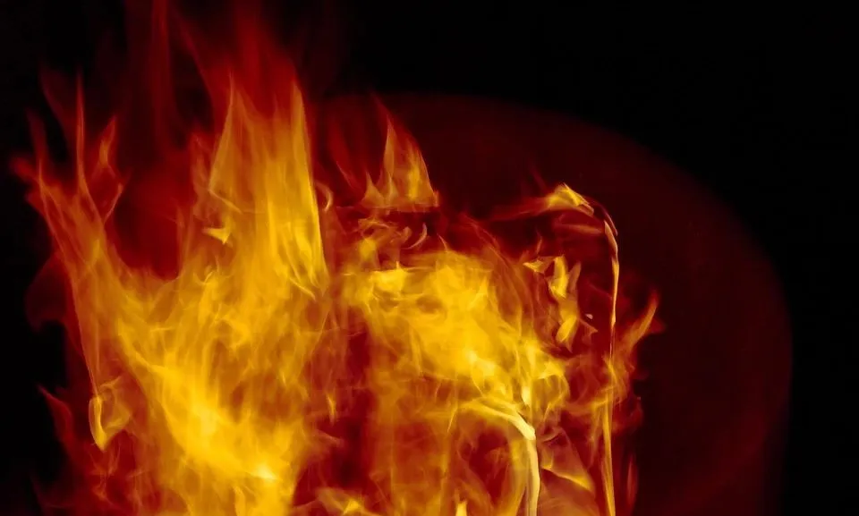 由于內(nèi)部氫爆遺留問題，造成發(fā)電機(jī)測溫接線板漏氫起火的案例分析
