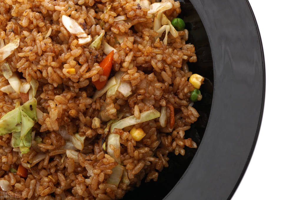 醬油炒飯時，多加1個步驟，米飯粒粒分明，賣相好又入味