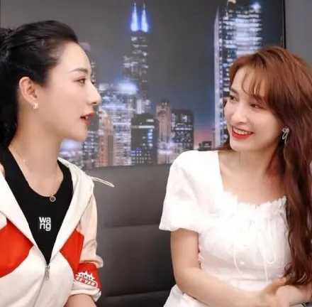 37岁吴昕翻盘？薇娅直播间放飞，《乘风破浪的姐姐们》未播先火