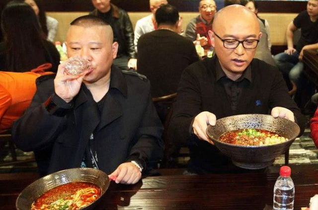 郭德纲面馆一碗面58元，比岳云鹏的还要贵，为何
