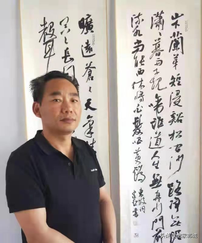 曹建臣,1972年生于河南郸城,现长居于青海乐都,自幼酷爱书法艺术,主攻