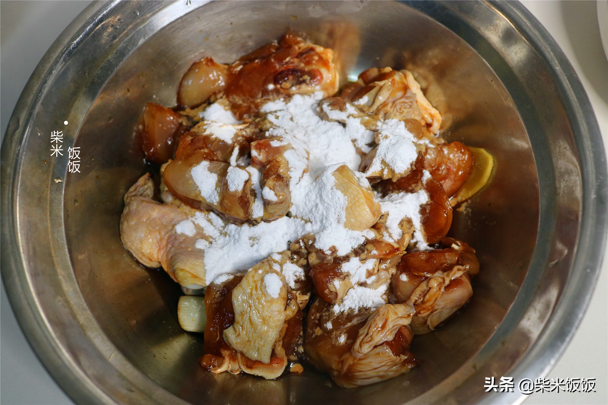 分享一道蒸菜，雞肉鮮香軟嫩，胡蘿蔔清甜多汁，營養好吃