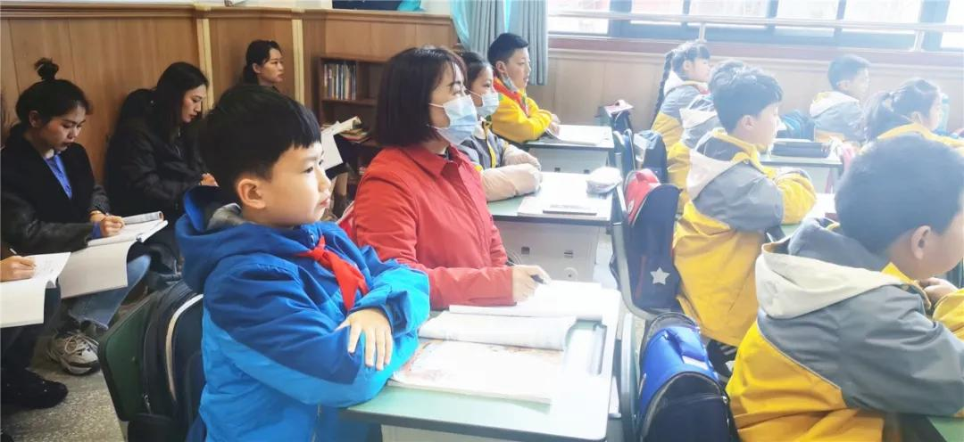 双流区实验小学外国语学校丨校长引领聚课堂 共学研究同成长