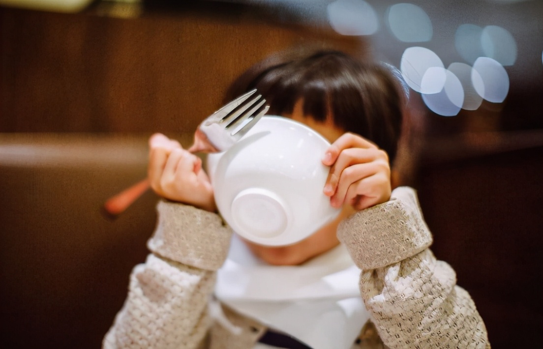 孩子熟睡後總愛�滿床打滾�？ 是睡得不安穩嗎？ 及早了解幫助孩子