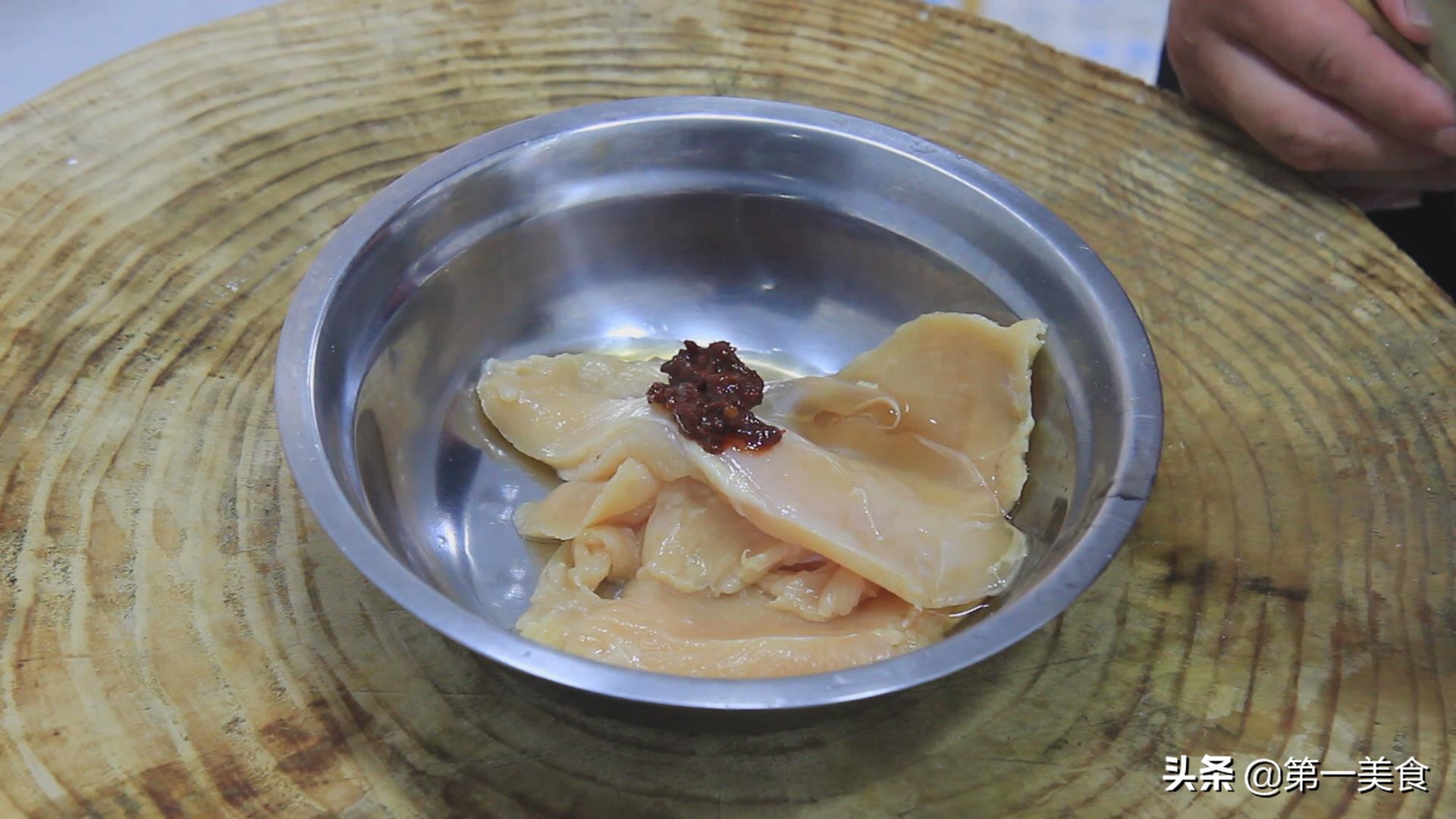 图片[3]-厨师长分享青菜鸡肉卷做法 早餐来一份香酥又美味 营养均衡-起舞食谱网
