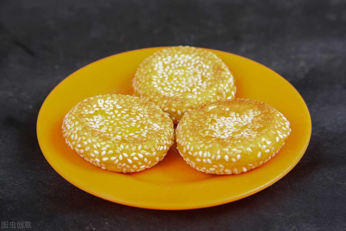 南瓜饼就要这样做，不用一滴水，香甜软糯吃不腻，咬一口满嘴香