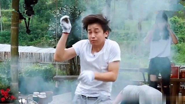 26岁彭昱畅遭遇中年危机，默默与小H告别，网友泪洒现场