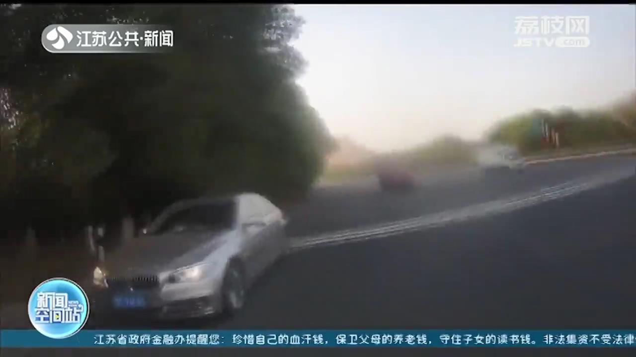 超速司机见到交警踩油门就跑 一查还是醉酒驾驶