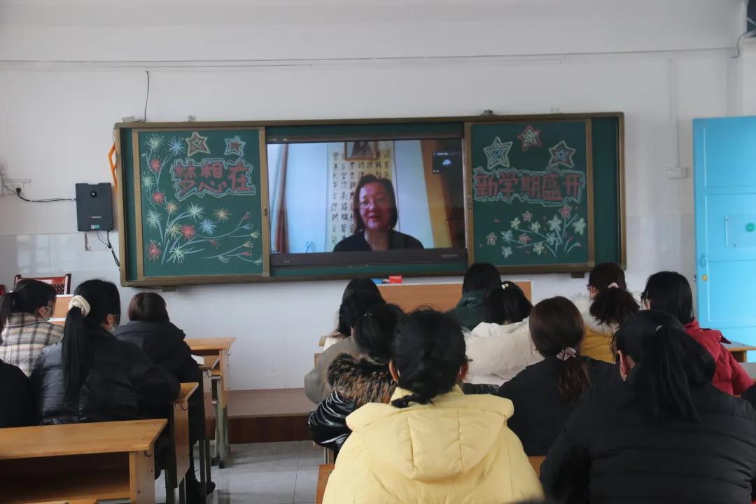 �����е�ʮ��СѧУ��ʦ����ר����ѵ