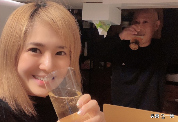 Sora Aoi rarely took a group photo with her husband to celebrate  image