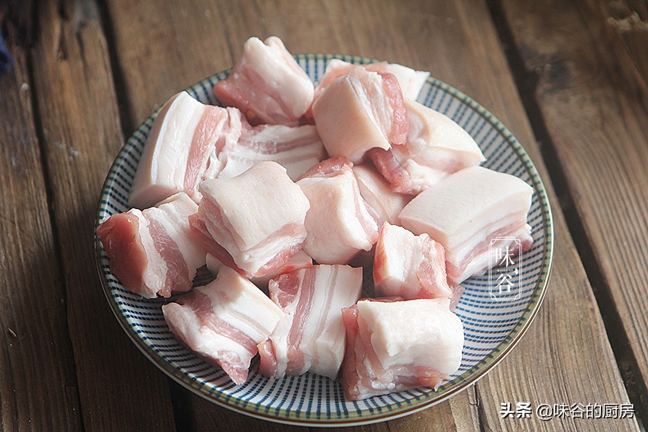 做紅燒肉時，加冷水還是熱水？ 用對方法，肉質軟爛入味無腥味